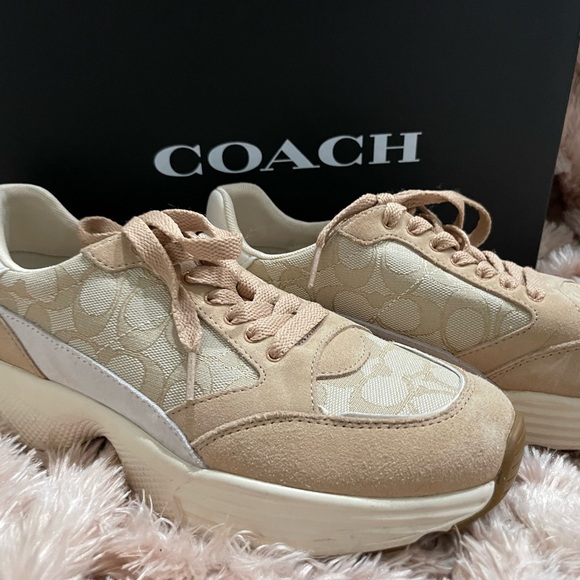 NEW COACH C152 SIG TECH RUNNERS
LIGHT KHAKI/CHALK
STYLE NO. G5057
SIZE 9 - Picture 3 of 7